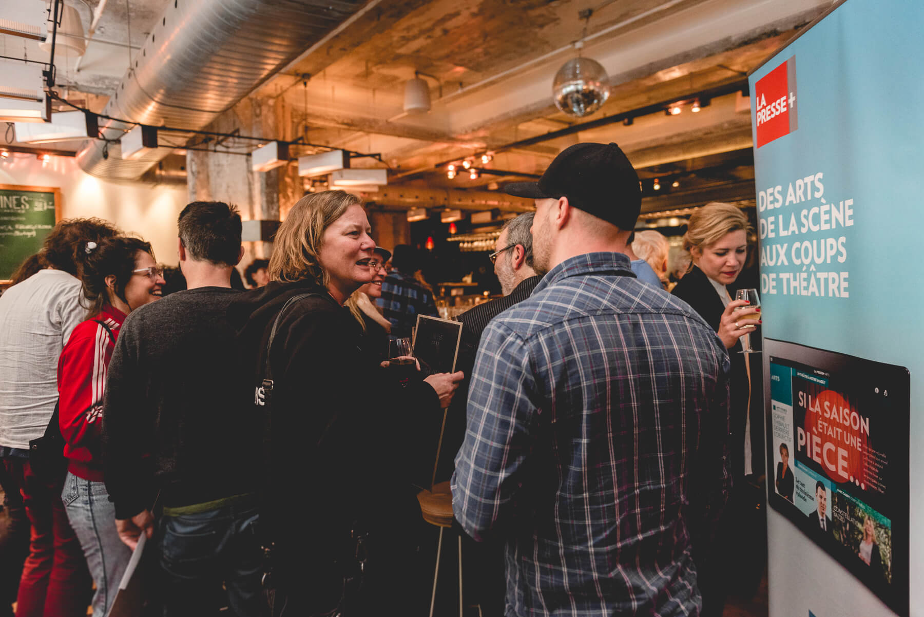 Retrouvailles et célébrations <br> au 5 à 7 des finalistes_34