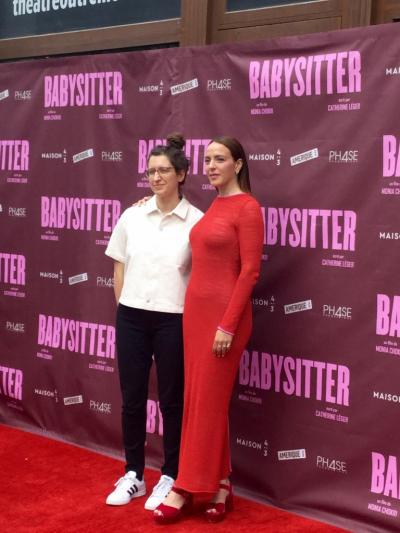 Sur le tapis rouge de Babysitter_9